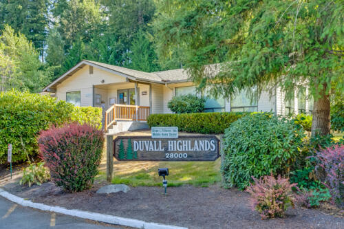 Duvall Highlands Entrance Sign and Clubhouse